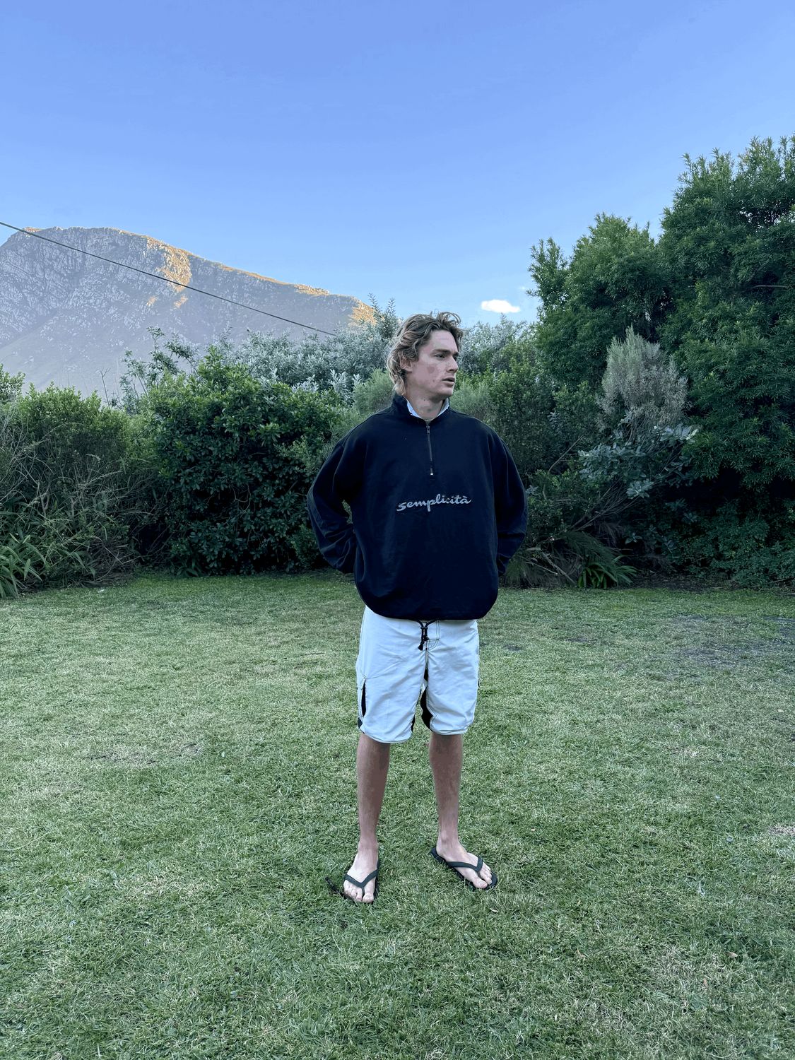 The Quarter Zip - Black