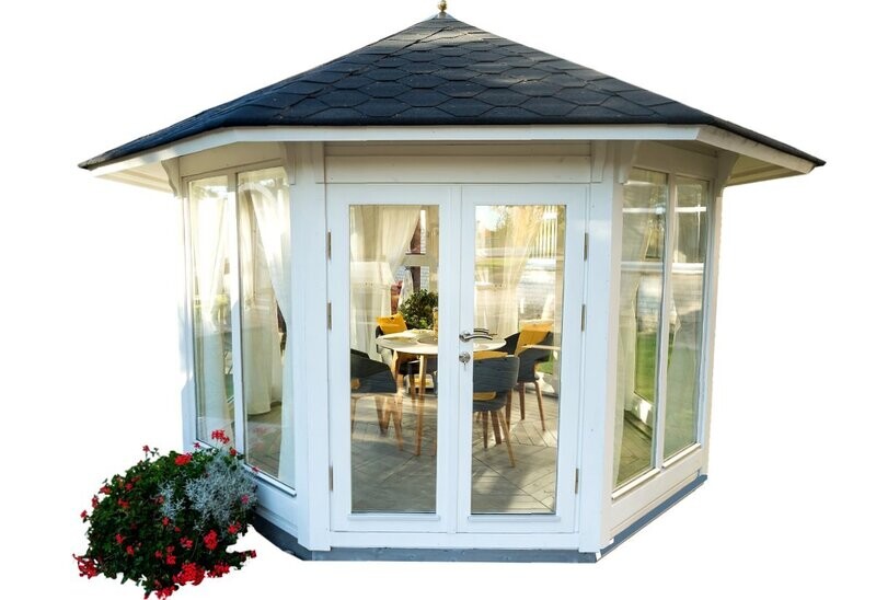 Pavillon mit bodentiefen Fenstern