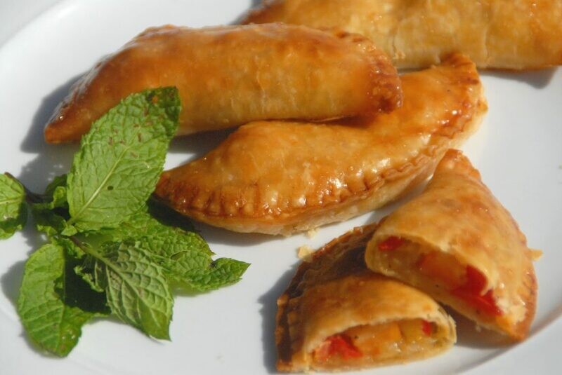 EMPANADILLAS DE PISTO MANCHEGO Y PATATAS