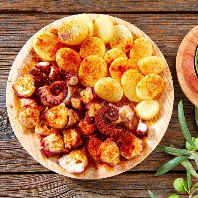 PULPO A LA BRASA CON CREMA DE PATATA AL PIMENTON ROJO DULCE (VEGETARIANO)
