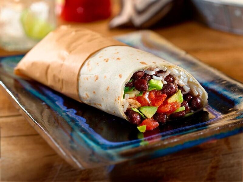 2 TACOS DE MAÍZ  RELLENOS DE VERDURAS Y  DE AZUKIS NEGROS Y VERDURAS DE LA HUERTA TODO ECOLÓGICO (VEGANO)
