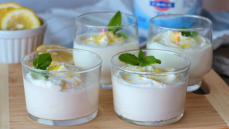 MOUSSE DE YOGUR DE LIMÓN Y NATA (VEGETARIANO)