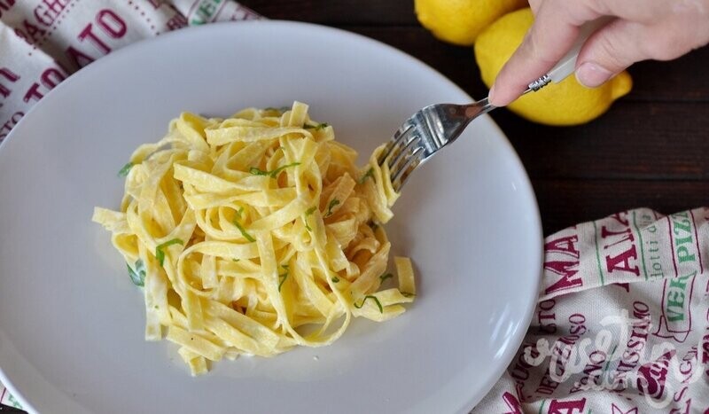 TAGLIATELLE INTEGRAL  (ECOLÓGICOS   CON SALSA DE YOGUR GRIEGO (VEGANO)