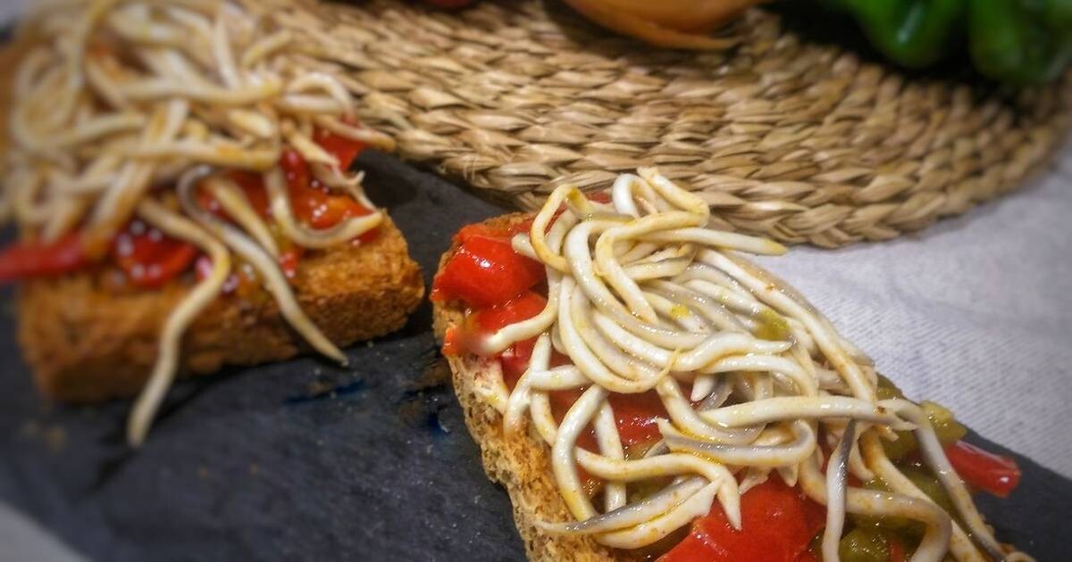 TOSTA DE GULAS DEL NORTE Y TOMATE CONFITADO