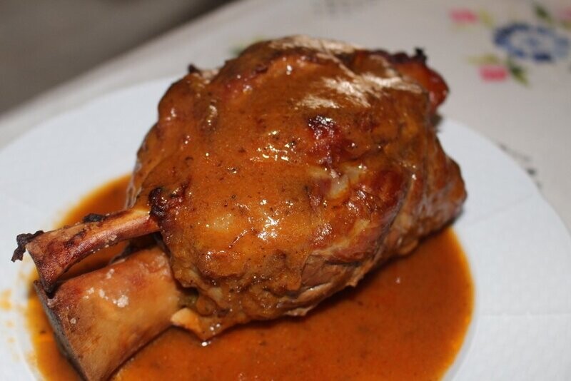 CODILLO A LA OLLA CON SALSA EN REDUCCIÓN DE P.X.