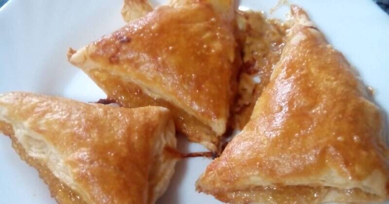 PASTELITOS DE HOJALDRE RELLENOS DE CABELLO DE ANGEL