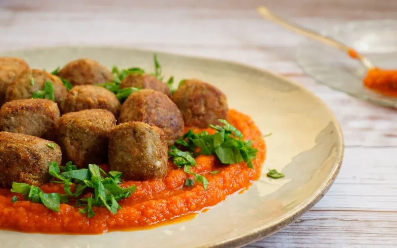 ALBONDIGAS VEGANAS CON PATATAS