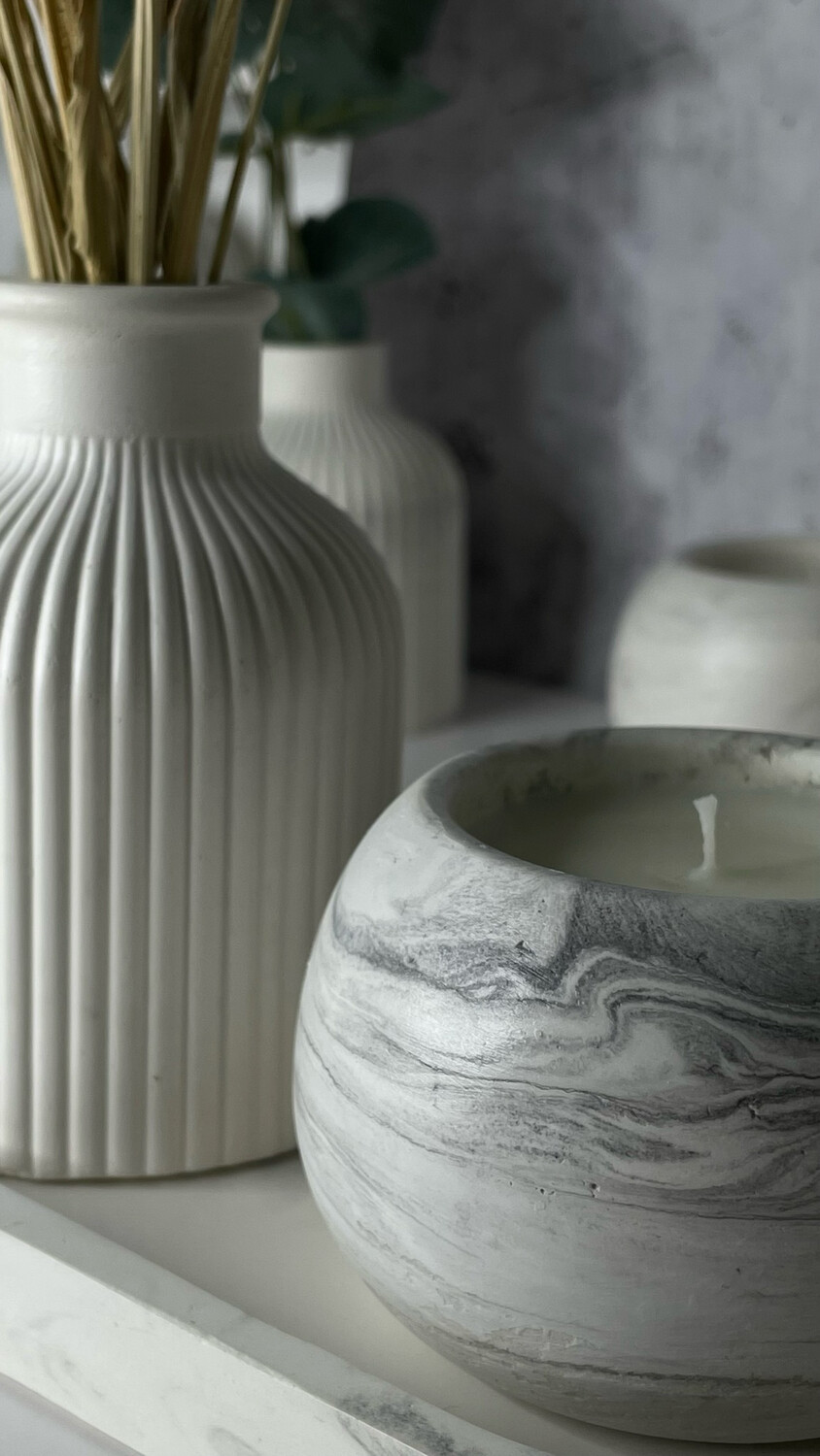 Set 27 with scented candle and vase on stand