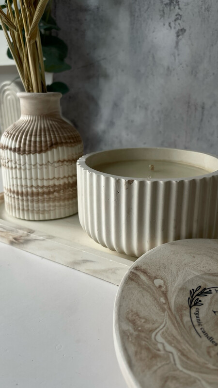 Decor set 7. Vase for dried flowers and candle on a tray