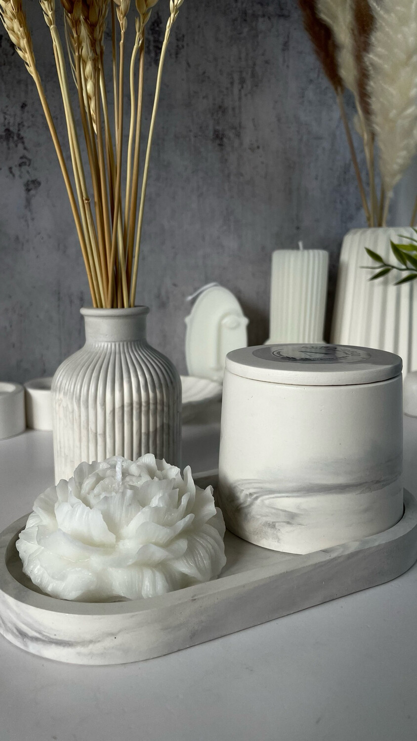 Set 4. Vase and 2 candles on a stand
