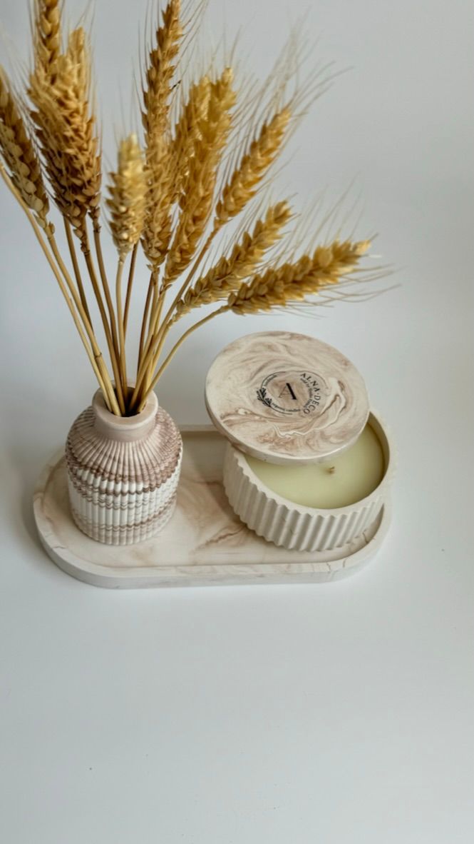 Decor set 7. Vase for dried flowers and candle on a tray