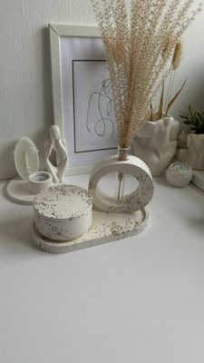 Set 21. Vase with flask, aroma candle and stand