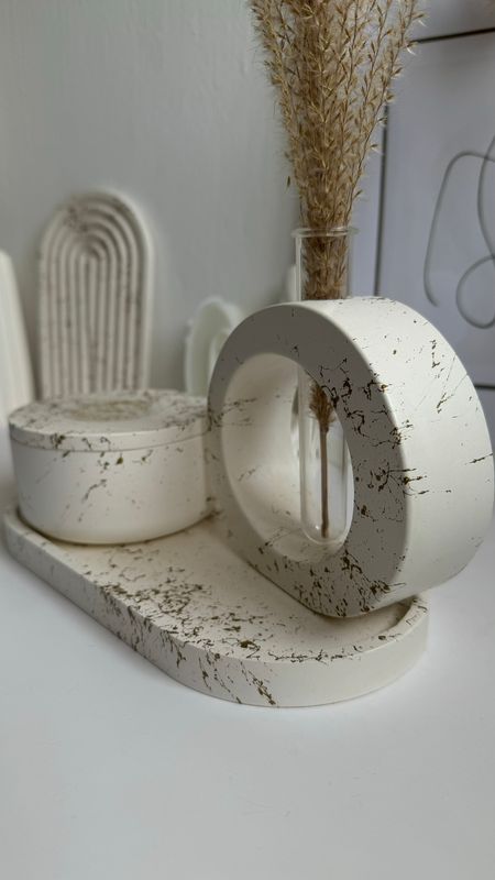 Set 21. Vase with flask, aroma candle and stand