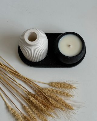 Set with vase and aromatic candle black and white