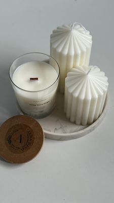 13. Gift set of 3 candles on a round stand