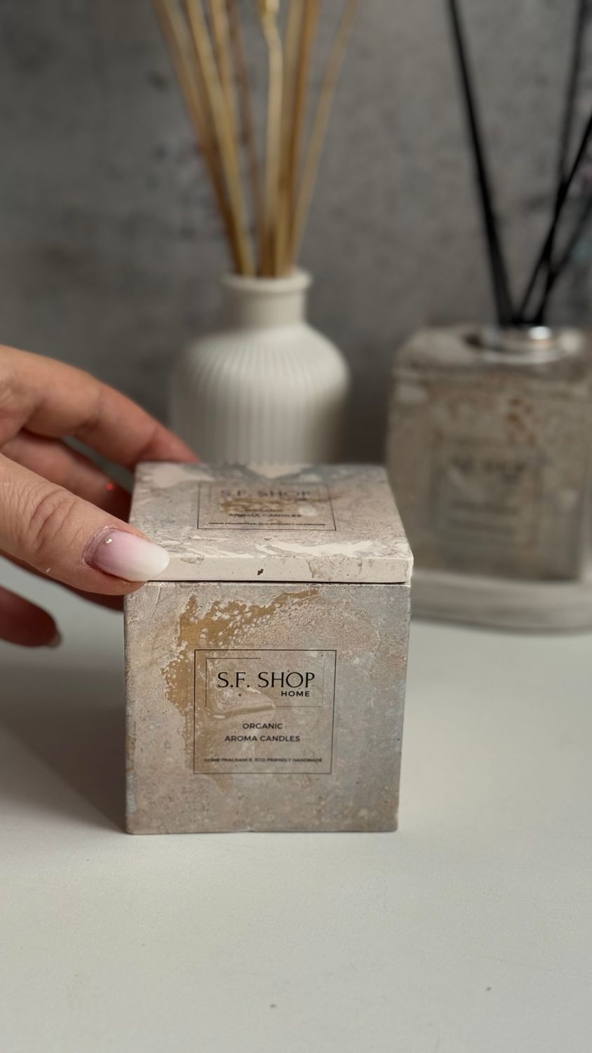 Aromatic candle in a cube candlestick with a wooden wick with a design or white