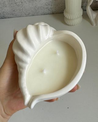Scented candle in the shape of a Rapan shell