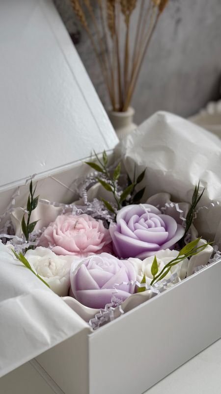 Gift set &quot;Bouquet&quot; candles flowers on an elegant stand