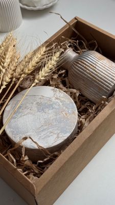 Decor set 8. Vase for dried flowers and candle on a tray