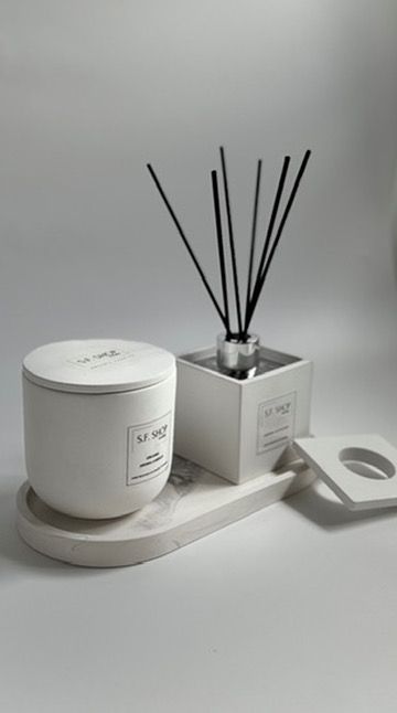 Set with a candle in a plaster bowl on a leg, a diffuser and a cube mold for the diffuser