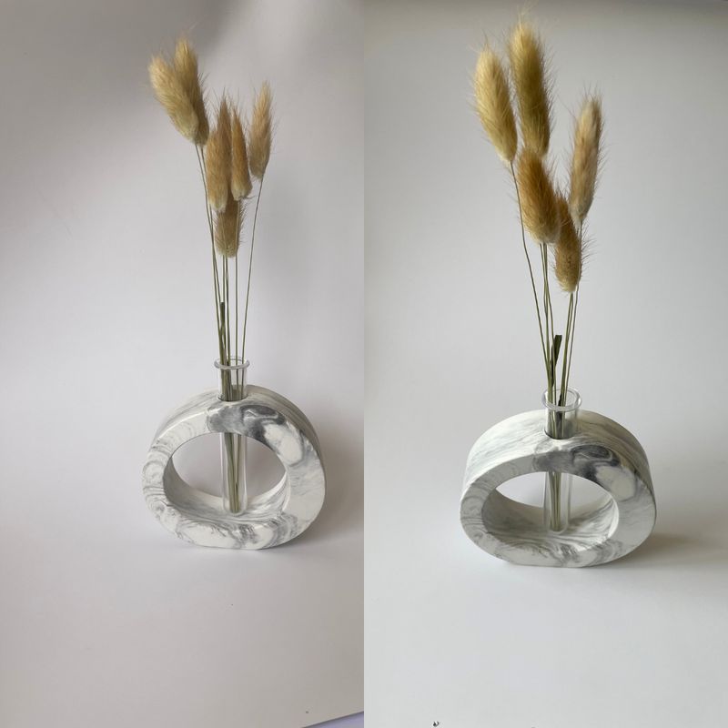 Vase for dried flowers with a flask. Vase for dried flowers with a flask.