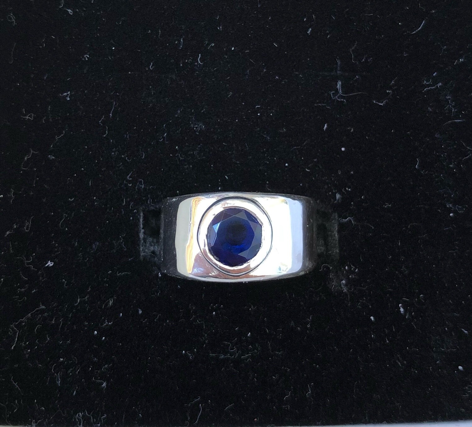 Wide band bezel set