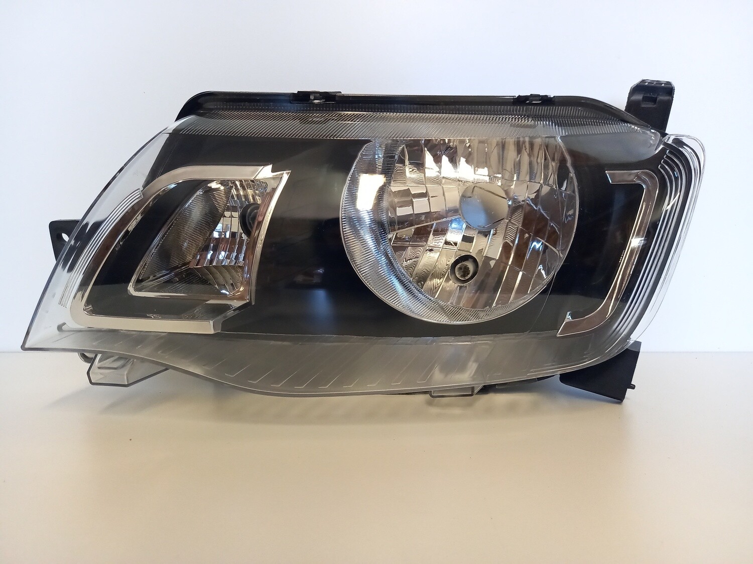 Left headlight (2017-onwards)