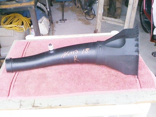 K40-K1200S; K1300S Right Air Intake Manifold. (Ceil)