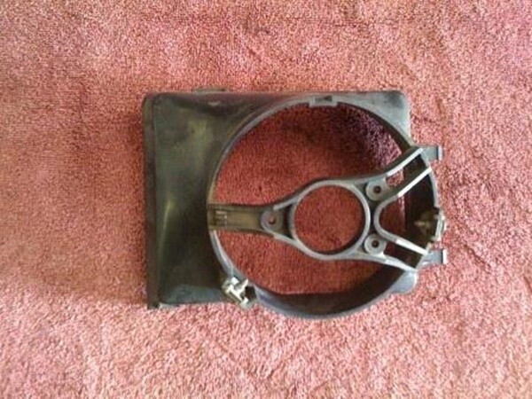 K1200RS; K1200GT; K1200LT Right Radiator Fan Shroud. (S-20)