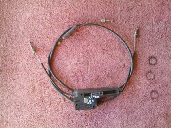 R1150R Accelerator and Throttle valve Cables. (P-W)