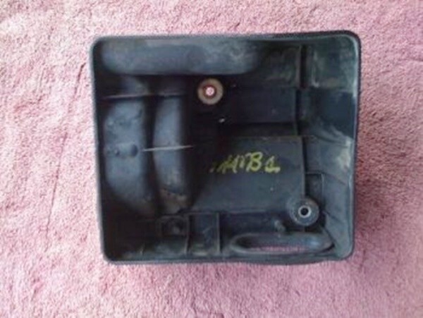 K75; K100 8v Air Filter Housing Bottom. (CON)