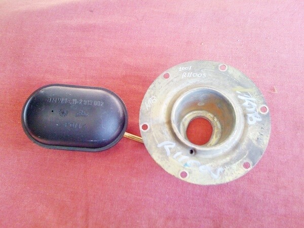 R1100S Fuel Tank Breather. (S-8)