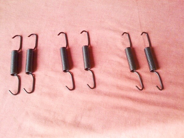 K75; 2 Valve R Series Rear Brake Shoe Return Spring. (WD1-T4)