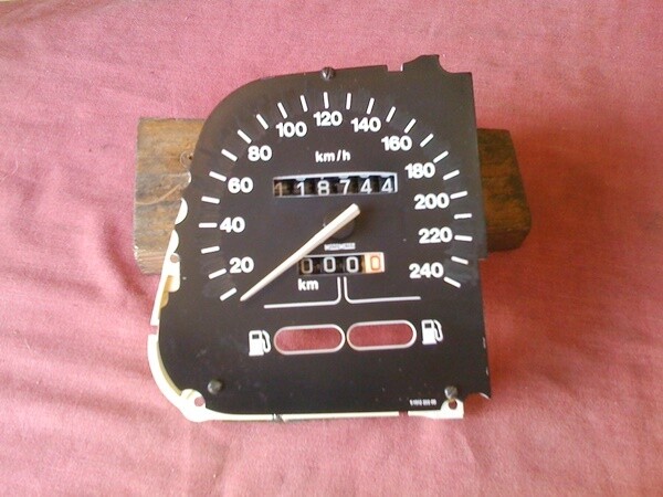 K75; K1008v Speedometer. (S-26)