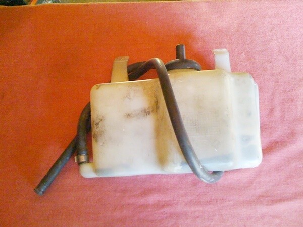 K1100RS/LT Coolant Expansion Tank. (S-6)