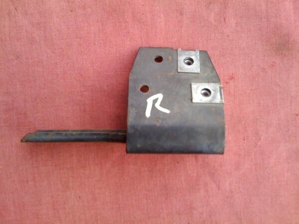 K1100LT Right Knee Pad Bracket. (T8-S19)