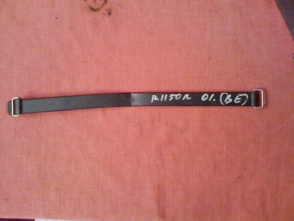 R850;R1100;R1150 Rubber Battery Strap. (T5-S25)