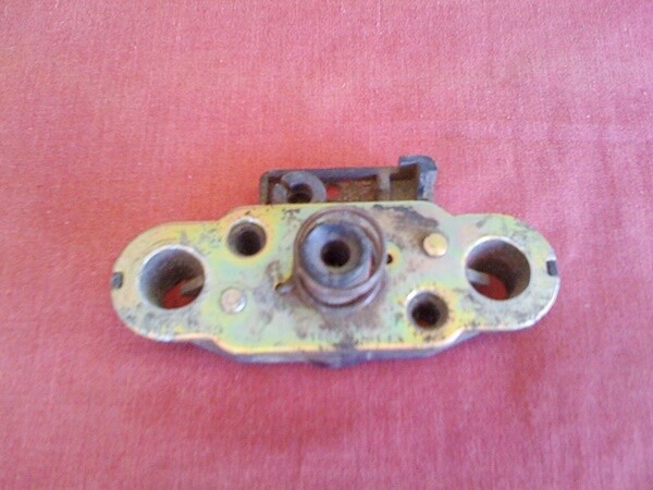 R850R; R1150R; R1150 Rockster Seat Latch. (T7-S21)