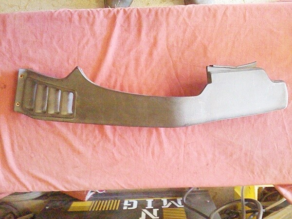 K100RS 8v Left Knee Pad. (CR-1)