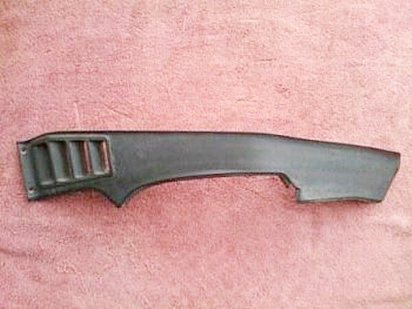 K100RS 8v Right Knee Pad. (Con. Rack R-1)