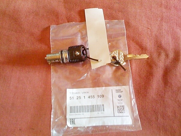 Fuel cap Lock; 35 Litre Top Case Lock; Seat Lock with Keys to suit K75; K100 8v; K1; K100RS 16v; K1100RS/LT. (WD2-T3)