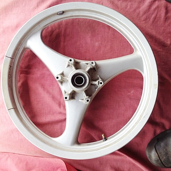 K1; K100RS 16v; K1100 RS Cast Three Spoke 3,50X17 Front Wheel. (WH-3)