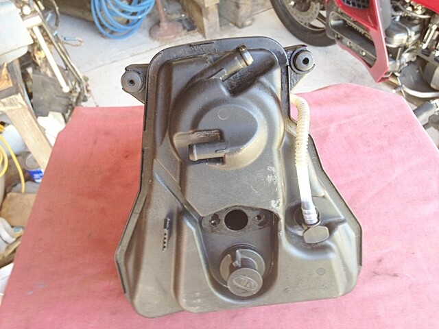 K1200GT; K1300GT Oil Carrier. (R-19)