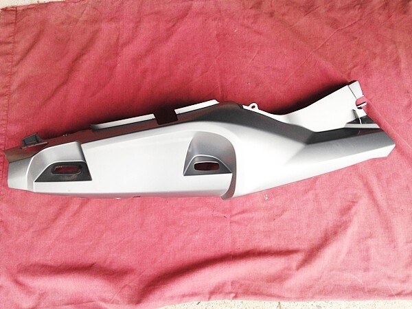 K1200GT; K1300GT Right Tail Trim.
(W1.5)