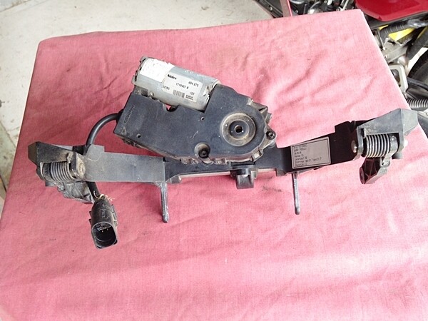 K1200GT; K1300GT Windscreen Adjustment. (WD-TS)