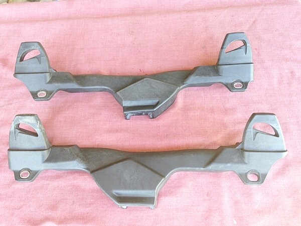 K1200GT; K1300GT R900; R1200 RT Right and left Case Holder. (W1.5)