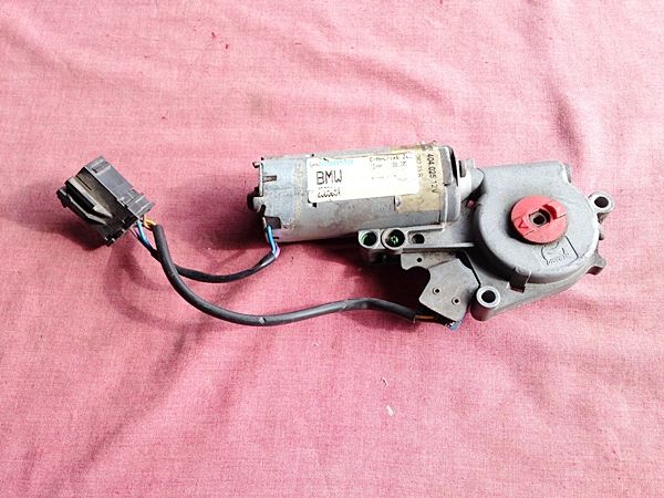 K75RT; K100RT/LT K1100LT Electric Screen Actuator. (W-1)