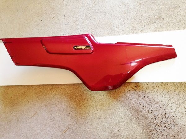 K1100LT SE Left Battery Cover. (W1.5)