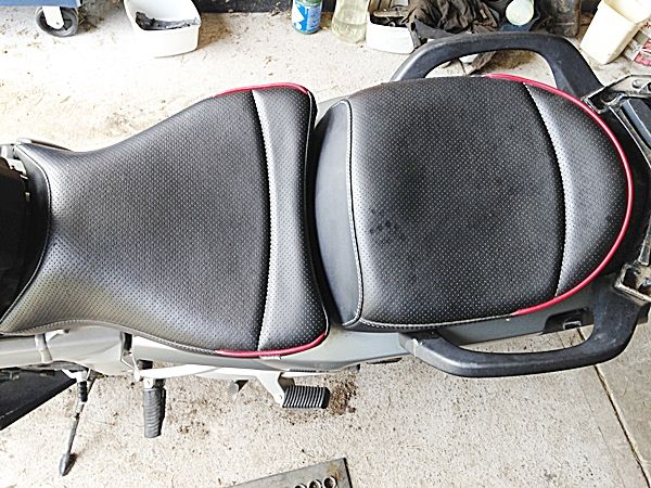 K1200GT-K1300GT Heated and Recovered Dual Seats. (B-1)