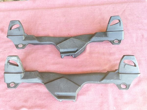 K1200GT; K1300GT; R900;R1200RT Luggage Case Holders. (W1.5)